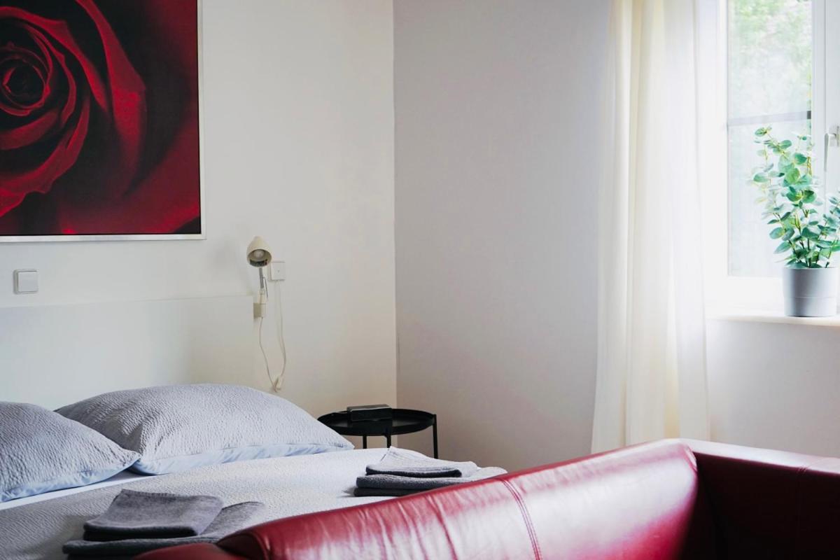 Haus Im Gruenen Fuer 6 Personen-3 Schlafzimmer- 3 Baedern -Waschmaschine-Grosse Terrasse- Vollausgestattete Kueche Wolfsburg Bagian luar foto